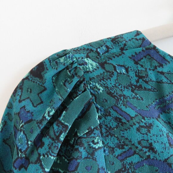 STONE COLD FOX 100% Silk Holloway Top in Green Carpet Boho Aztec - Size XS - Picture 12 of 14